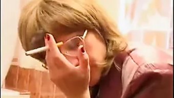 Üvey Annenin Üvey Oğlunun Mastürbasyon Yaptığını Ve Sonra Içine Girdiğini Keşfettiği Sümüklü Gerçeklik Videosu!