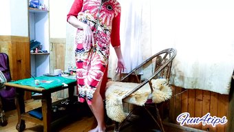 Seksi Karısı Sophie Pasteur, Bikini Vücudunu Sergiliyor Ve Elbise Oyunuyla Kışkırtıyor