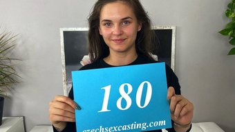 Bu Sıcak Videoda Büyük Klitorisli Amcık Sikişiyor