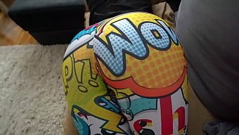 Avrupalı Üvey Kız Kardeş, Iç Çamaşırı Ve Çıplak Fotoğraflarla Sikişiyor