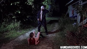 Büyük Memeli Ev Yapımı Esmer, Sandalyede Sertçe Sikiliyor.