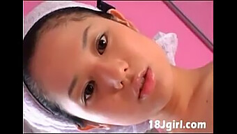 Muhteşem Büyük Göğüsleriyle Büyüleyici Asyalı Güzellik