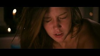 Adele Ve Lea'Nın Mavi Renkli Bir Dünyada Tutkulu Aşk Ilişkileri