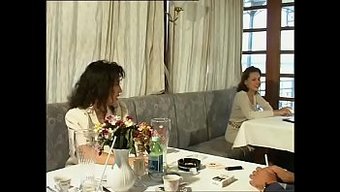 Bir Çiftin Duygusal Sevişmesi Ve Ardından Erotik Bir Orgi