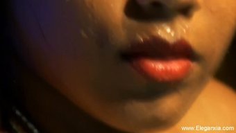 Duygusal Hintli Milf Erotik Oral Zevke Dalıyor