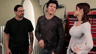 Kızıl Saçlı Milf Geri Döndü, Bu Sefer Hardcore Seks Parodisiyle.