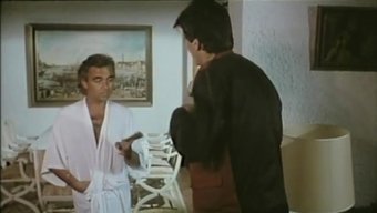 Güzel Helene Shirley, Üniversite Erkekleriyle Açık Havada Seksin Tadını Çıkarıyor