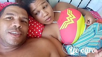 Suzy Hurricane, Liberal Bir Partinin Iç Işleyişini Vahşi Bir Yarak Emme Seansıyla Açıklıyor