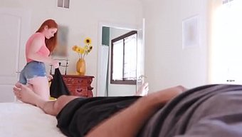 Uyarılmış Üvey Kız Kardeş, Büyük Popolu Gençle Yoğun Bir Seks Deneyimi Yaşıyor