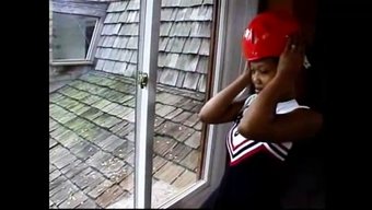 Ponpon Kızın Yasak Arzuları Tabu Videosunda Canlandı