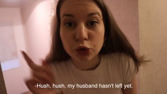 Gizli Sevgili, Karısı Ve Kocasından Habersiz Bir Şekilde Içeri Girer.