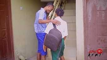 Ebony Kolej Kızları Açık Havada Anal Ve Oral Seks Eğlencesine Dalıyor