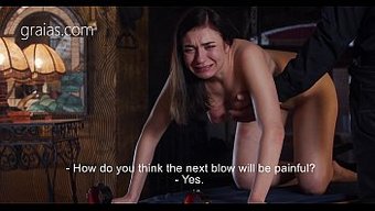 Seksi Bir Köle Kız Iyice Becerildi Ve Sınırları Yoğun Bir Acıyla Test Edildi.