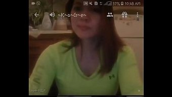 Kıvırcık Saçlı Seksi Anne