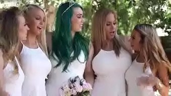 Süper Sıcak Bir Kadın, Bir Grup Adamla Bir Orgyde Sikişiyor.