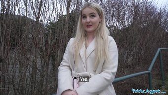 Sert Ve Bronzlaşmış Kaliforniyalı Sarışın Bir Bebekle Pov Seks