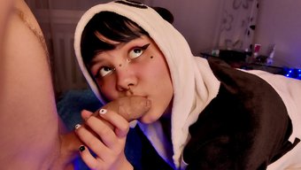 Ev Yapımı Bir Videoda Genç El Işi Ve Boşalma Yutma