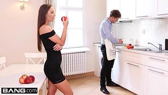 Kristy Black'In Avrupa Cazibesi Bu Yoğun Üçlüde Parlıyor