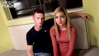 Genç Yetişkinler Birbirleriyle Ilk Samimi Deneyimlerini Yaşıyorlar