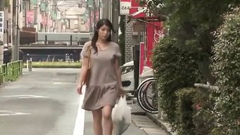 Japon Esmer, Kıllı Koltukaltını Yalatıp Yalatıyor Ve Yalatıyor