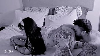 Büyük Popolu Amatör 18 Yaşındaki Bebek, Yüzüne Sikişiyor Ve Spermleri Yutuyor