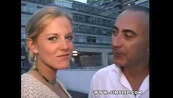 Bu Ingiliz Sarışın Bu Alet Için Fazla Mı Büyük? Ilk Defa Deniyor!