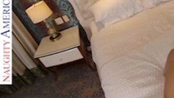 Gia Milana'Nın Derin Boğaz Becerileri Ve Ateşli Topuklu Ayakkabılarıyla Amını Germe!