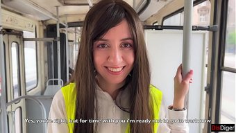 Tatlı Bir Kız, Otobüste Bir Yabancıyla Tanıştı Ve Onu Evine Davet Etti.