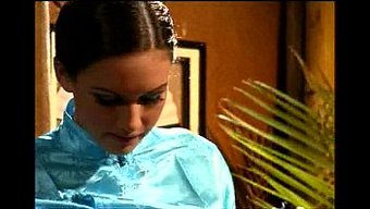 Muhteşem Koyu Saçlı Kadın Şiddetle Sikişiyor