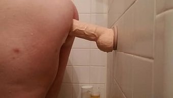 Seks Oyuncakları Ve Dildo Ile Büyük Anal Oyuncak Eylemi