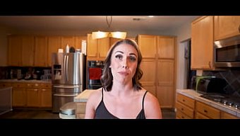 Üvey Annenin, Erkek Arkadaşının Kız Arkadaşıyla Ateşli Sahnesi