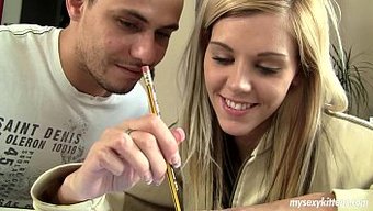 Genç Cindy Sert Bir Şekilde Beceriliyor