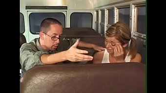 Büyük Göğüslü Milf, Oral Seks Yapıyor Ve Üzerine Boşalıyor