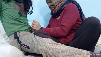 Asyalı Genç Kızın El Işi Hayal Gücüne Çok Az Kalıyor