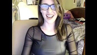 Amber Hahn'In Kameralar Önünde Baştan Çıkarıcı Şovu