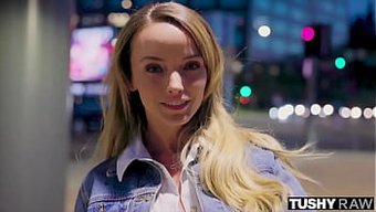 Minyon Sarışın Pristine, Anal Ve Vajinal Sekste Derinlere Alıyor