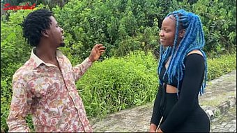 Küçük Çiftlik Kızı Sulu Bir Sakso Çekiyor Ve Yüzüne Sikişiyor