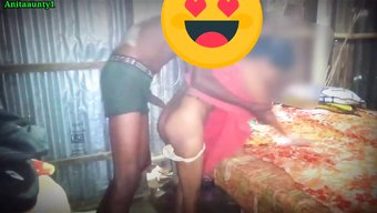 Desi Genç Kız, Yaşlı Bir Bengalli Teyze Tarafından Poposu Yalatılıyor Ve Yalatılıyor