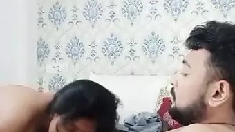 En Seksi Hint Kızı Bu Videoda Yeteneklerini Sergiliyor