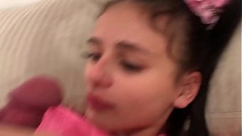 Amatör Üvey Kız Kardeş Arkadan Ve Oral Seksten Keyif Alıyor