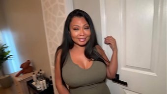 Üvey Oğlumu Benimle Ilgilendiği Için Ödüllendiriyorum