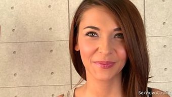 Muhteşem Bir Üniversite Kızı Olan Alexis Brill, Yetişkin Endüstrisine Seçmeler Için Katılıyor.