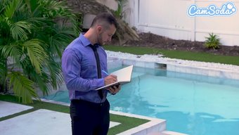 Ateşli Eş, Sert Seksin Tadını Çıkarıyor Ve Deneyimini Kamerada Paylaşıyor.