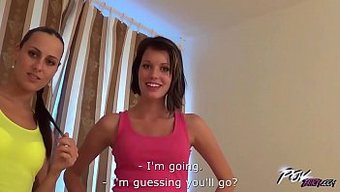 Mea Melone Ve Angie Emerald, Bir Yabancıyla Vahşi Bir Üçlüden Zevk Alıyorlar