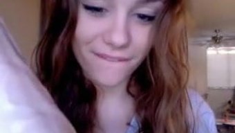 Küçük Göğüslerle Amatör Mastürbasyon