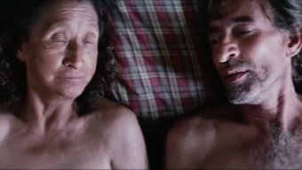 Olgun Kadının Ev Yapımı Porno Filmde Yoğun Orgazmı