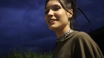 Işten Eve Dönerken Otobüs Durağında Ateşli Bir Kızla Karşılaştım Ve Yaramazlık Yaptık - Nick Elfie