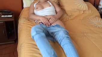 Tüylü Olgun Annenin Oğlunun Arkadaşlarına Mastürbasyon Yapması Için Sergilediği Derleme