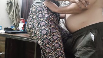 Desi Güzeli, Köpek Stiliyle Büyük Siyah Yarrağı Seviyor