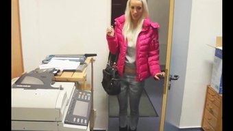 Büyük Göğüslü Ve Ince Bir Vücutlu Güzel Bebek